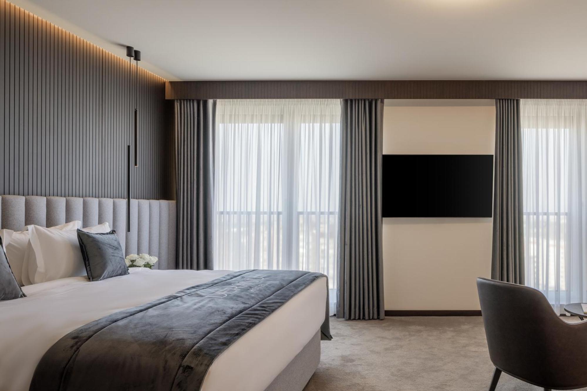 Derand Hotel Pristina Esterno foto