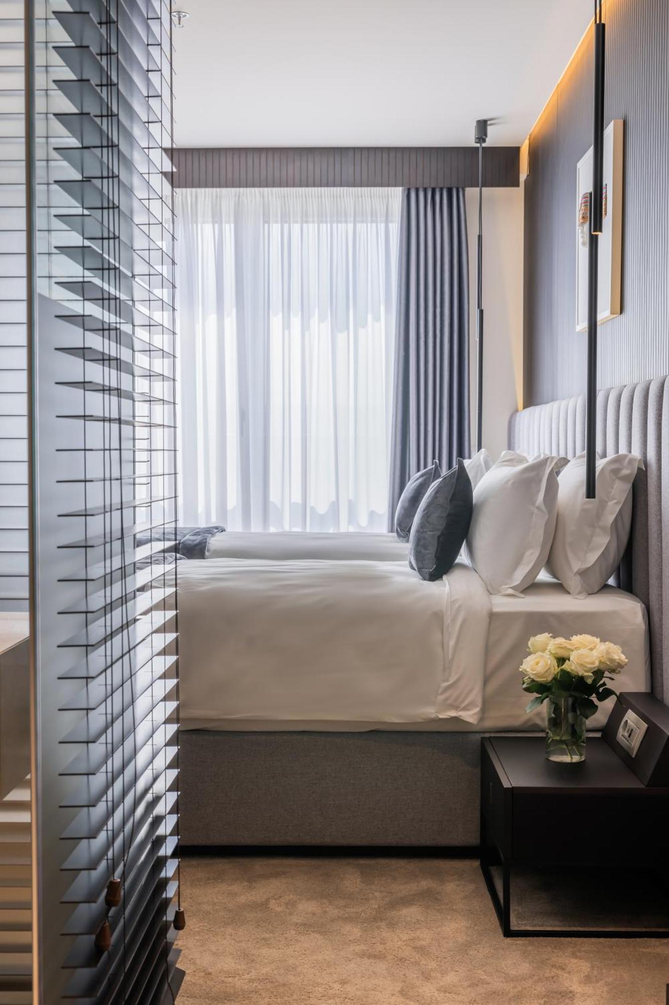 Derand Hotel Pristina Esterno foto