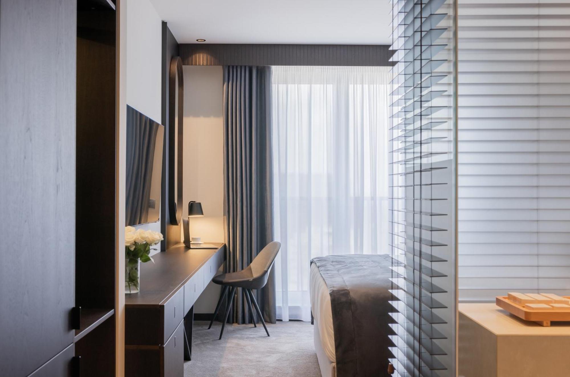 Derand Hotel Pristina Esterno foto