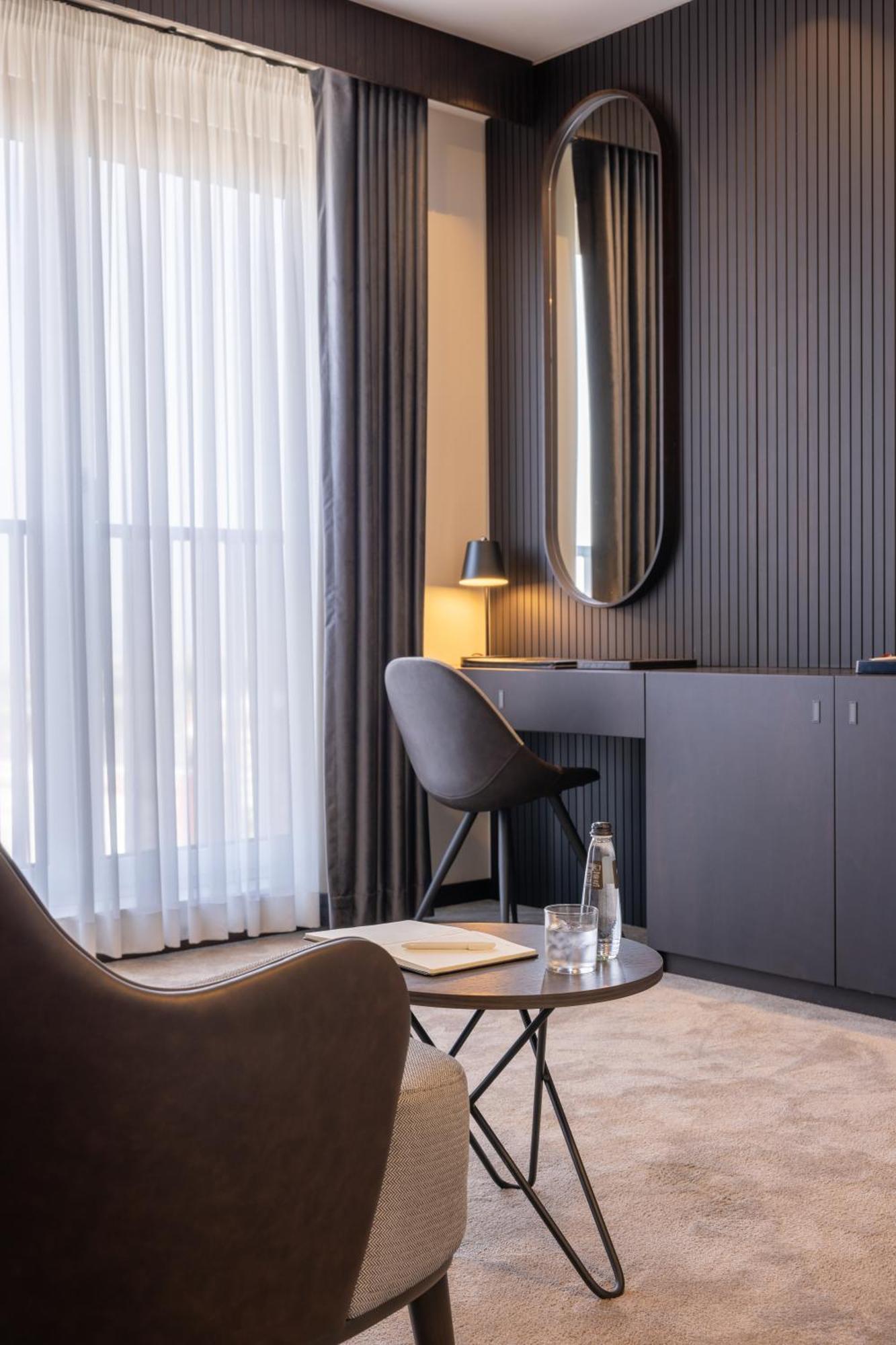 Derand Hotel Pristina Esterno foto