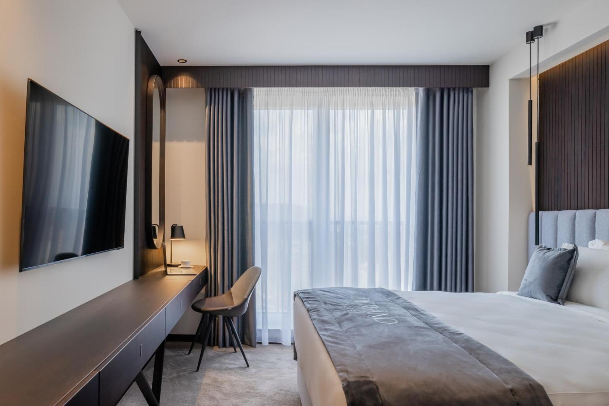 Derand Hotel Pristina Esterno foto